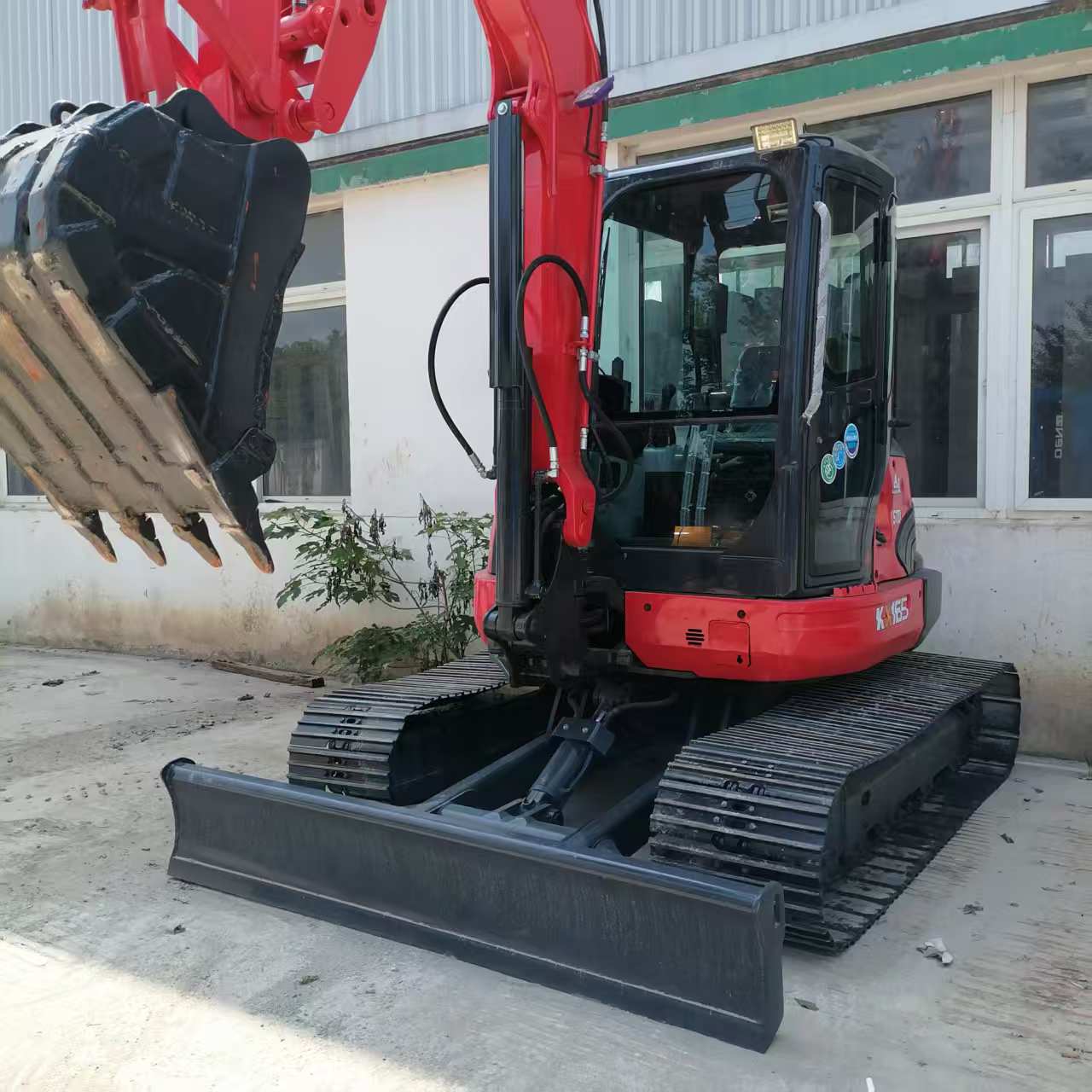 Heavy-duty bucket teeth of a used 2025 Kubota KX165-5 excavator, $18,056 | Richreach